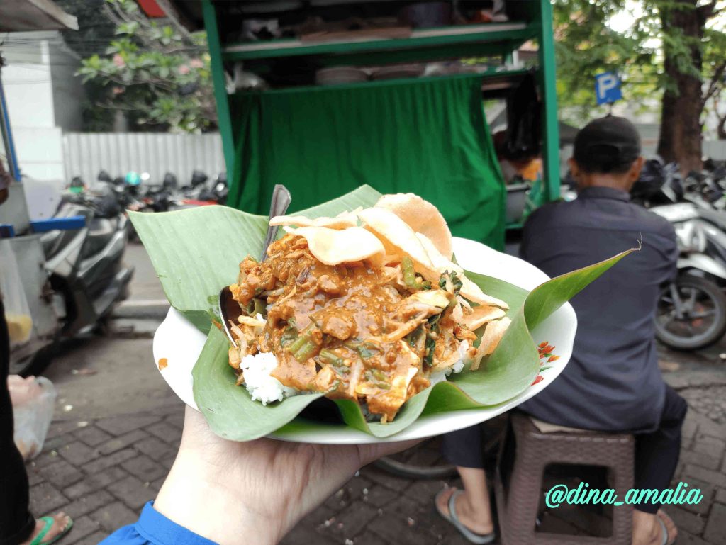 Sehari Bersama Ibu: Kesehatan Gratis dan Gado-Gado Lezat